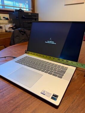 Dell Inspiron 2-in-1 laptop tablet / 16g, 1tb / work and gaming